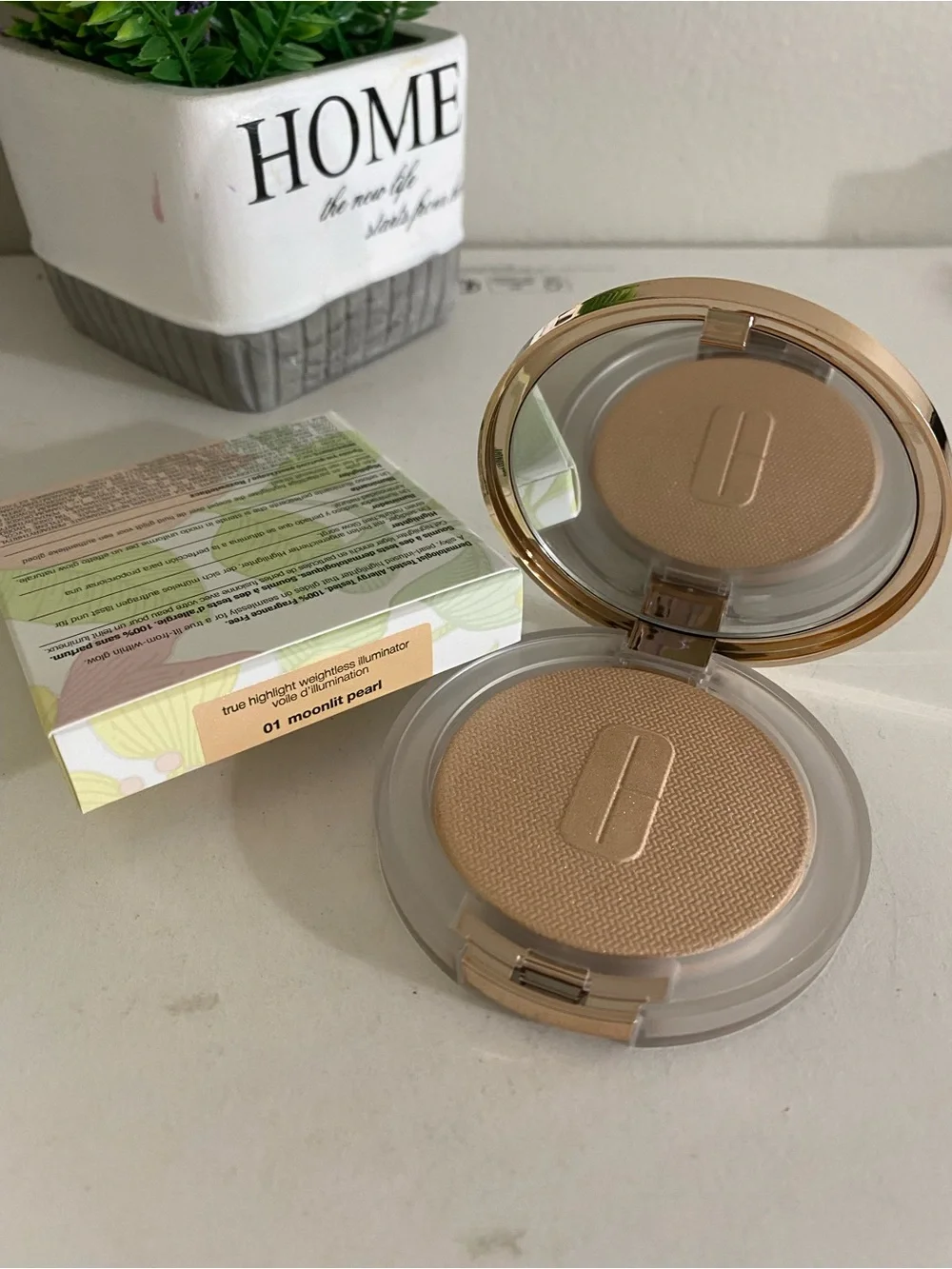 01 Moonlit Pearl, Clinique True Highlight Weightless Illuminator, Full Size, 8 g